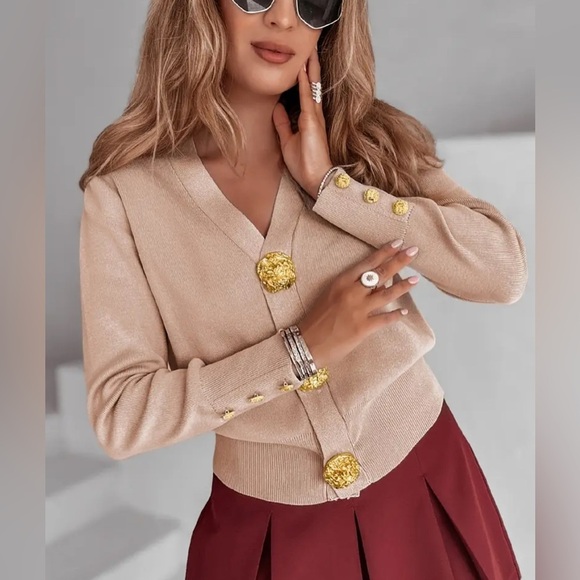 CHIC BEIGE CARDIGAN  WITH GOLD BUTTON WITH FRONT POCKETS 🎉🎉🎉✨SZ M NEW - Picture 4 of 4